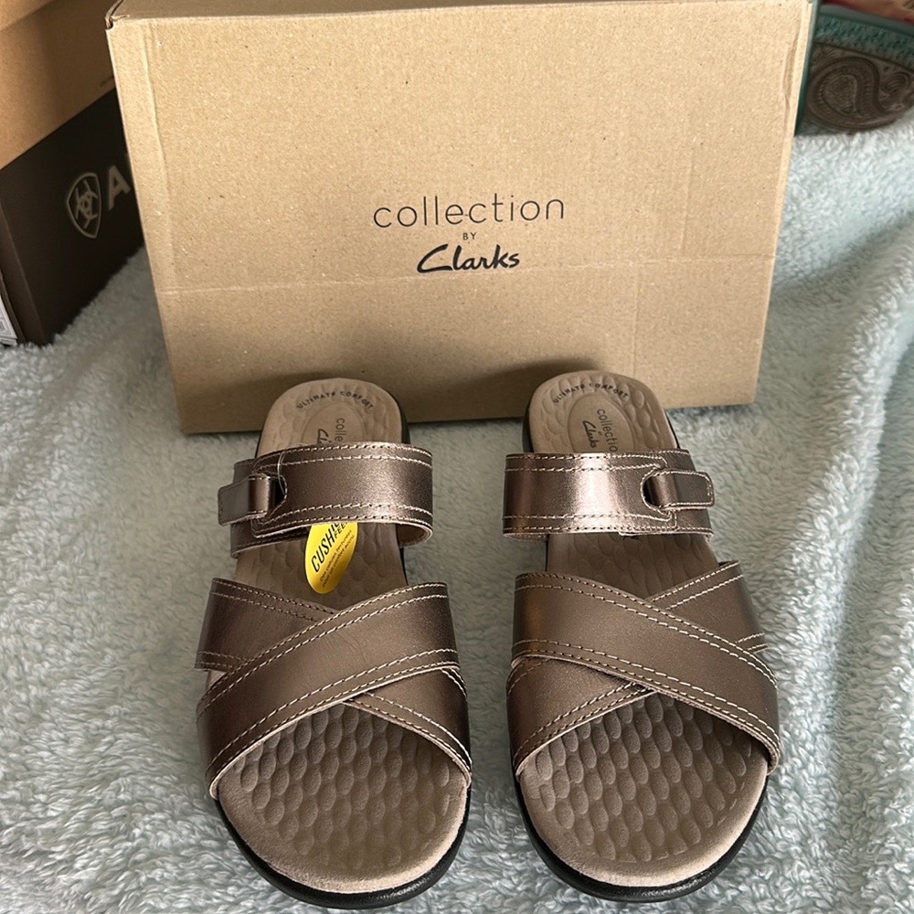 COLLECTION BY CLARKS